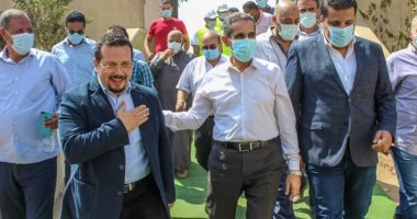 حياة كريمة.. محافظ الغربية يتفقد قافلة طبية وأخرى للتحول الرقمى بقرية حنون