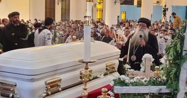 كاتدرائية أسوان تستقبل المعزين فى وفاة الأنبا هدرا.. صور