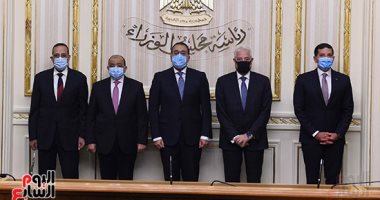 رئيس الوزراء يشهد توقيع الطرح الإلكترونى الأول لتجمعات تنموية بسيناء 