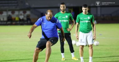 معين الشعبانى يستعرض مهاراته في تدريبات المصرى البورسعيدى.. صور