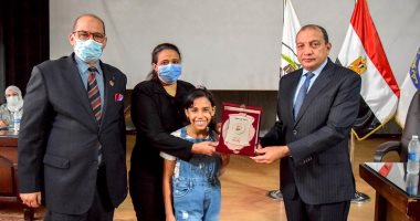 مجلس جامعة بنى سويف يكرم أسرة مشرف عام أفراد الأمن الراحل .. صور