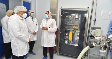 رئيس هيئة الدواء يتفقد خط مستحضرات الاستنشاق أحادية الجرعة لعلاج الأمراض الصدرية