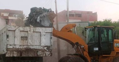 إزالة إشغالات وتراكمات قمامة خلال حملة مكبرة بمدن أسوان.. صور