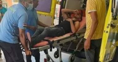 إصابة 17 شخصا باختناق فى حريق لنش سياحى أثناء صيانته داخل ترسانة سفاجا.. صور