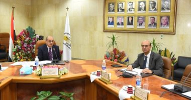 رئيس جامعة أسيوط يُعلن نظام الدراسة خلال العام الجامعى الجديد 2021 / 2022