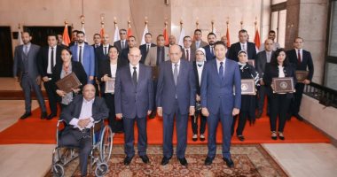 مجلس الدولة يكرم الموظفين الإداريين لما بذلوه من إنجاز وعمل متميز.. " صور" 