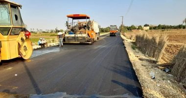 مديرية الطرق والنقل بالإسماعيلية تنتهى من رصف طريق المشروع بأبو صوير.. صور