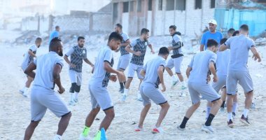المصرى يتدرب على شواطئ الإسكندرية استعدادا للموسم الجديد.. صور