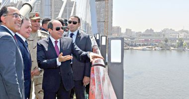 الجمهورية الجديدة.. مصر تحقق أرقاما قياسية بـ"جينيس" فى عهد الرئيس السيسى.. محور روض الفرج أعرض كوبرى معلق فى العالم.. لوحة قناع توت عنخ آمون بأكبر عدد من أكواب القهوة.. ورقم قياسى لأطول مأدبة طعام فى العالم