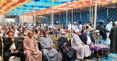 الكفن ينهى سلسال الدم.. لحظة صلح عائلتى غالب وعبد الهادى بالأقصر.. لايف وصور