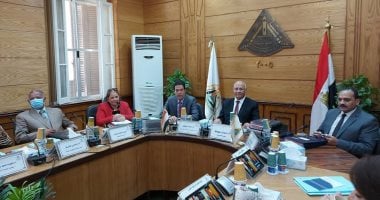 رئيس جامعة بنها يناقش استعدادات العام الدراسى ويؤكد على الانتهاء من أعمال تطعيم كورونا