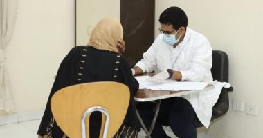 حياة كريمة بقنا.. الكشف على 946 مواطنا فى قافلة طبية مجانية