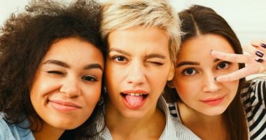 اليوم العالمى للابتسامة.. ازاى المرأة بتعبر عن حالتها النفسية ببسمة؟