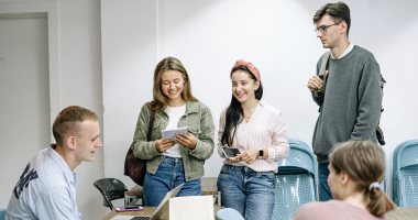 سنة أولى جامعة.. اتيكيت التعامل مع زملاء الدراسة "أهم نصيحة بلاش تجاوز"