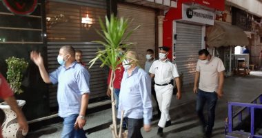 حملات مكثفة بالبحيرة لتطبيق المواعيد الجديدة لغلق المحلات.. فيديو وصور