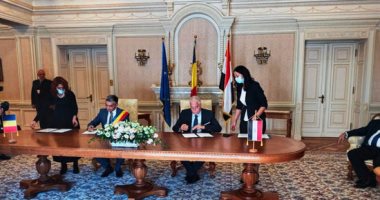 توقيع اتفاقية تآخ بين مدينتى سيناء الرومانية وشرم الشيخ المصرية.. صور