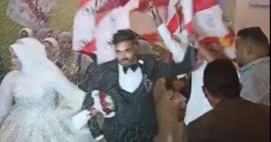 خلوها ليلة متتنسيش.. زفة عروسين فى الأقصر بأغانى وأعلام الزمالك (فيديو وصور)