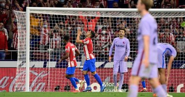 أتلتيكو مدريد يتفوق على برشلونة بثنائية بالشوط الأول فى قمة الليجا.. صور