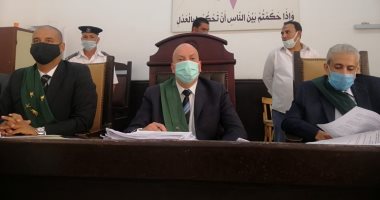 المتهم بقتل زوجته وأبنائه الـ 6 بالفيوم لـ"القاضى": "مش عايز محامى".. لايف