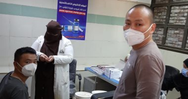 وفد صينى يقدم الشكر للصحة المصرية بعد تلقي أعضائه لقاح كورونا في بلبيس..صور