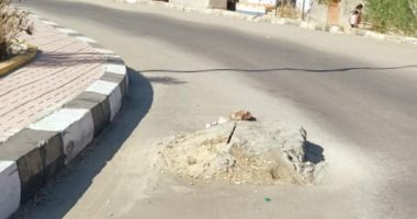 مواطن يشكو ارتفاع بلاعة صرف عن الأرض بالأقصر.. ورئيس شركة المياه: جارى فحصها