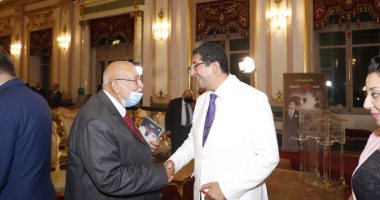 مشاركون بتوقيع كتاب "أعداء مصر الخمسة": الدولة تهتم برفع الوعى