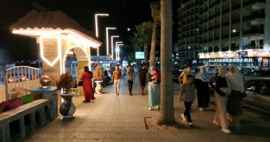 جولة على كورنيش مطروح وتأثير الأجواء الخريفية على إقبال المصيفين.. بث مباشر