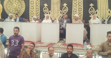 لحظة تقديم "الكفن" بين عائلتى المحاجبة وحجاج في جلسة صلح بالإسماعيلية.. لايف وصور