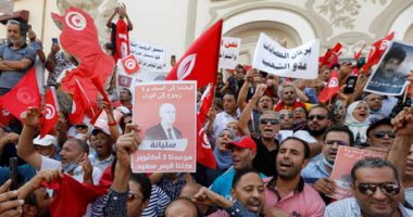 آلاف التونسيين يتظاهرون دعما للرئيس ومطالبات بحل البرلمان بالتزامن مع مشاورات تشكيل الحكومة.. حركة الشعب: ندعم إجراءات قيس سعيد فى مواجهة حملات تشويه أعداء الإصلاح.. وتؤكد: نبذهم الشعب وظهر زيفهم وفسادهم