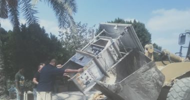 الجيزة تزيل التعديات بطريق المنصورية تمهيدا لرصفه.. صور