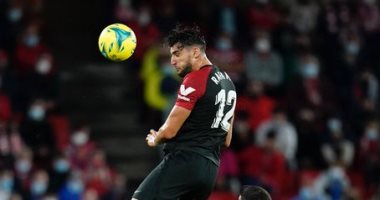 غرناطة يحقق أول فوز ويكبد إشبيلية خسارته الأولى في الدوري الإسباني.. فيديو