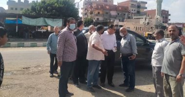 محافظ الشرقية يجرى جولة مفاجئة لقرية العزازى ويوجه بتكثيف أعمال النظافة 