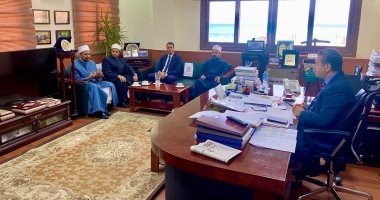 رئيس جامعة مطروح يبحث سبل التعاون مع برنامج التوعية بمركز الأزهر العالمى