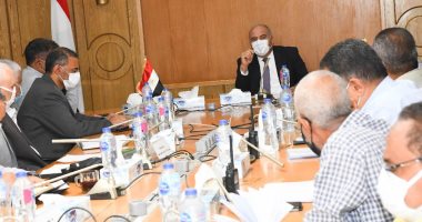 تفاصيل اجتماع محافظ قنا لمتابعة الموقف التنفيذى لمشروعات الصرف الصحى