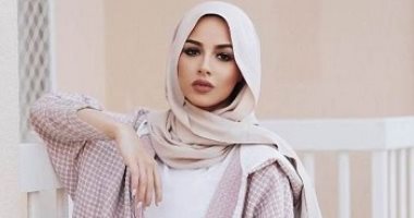 4 طرق لارتداء القميص الأوفر سايز في خريف 2021.. لوحده أو مع بنطلون جينز