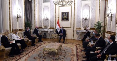 النائب التنفيذي الأول لرئيس المفوضية الأوروبية يشيد بما حققته مصر في مجال التحول نحو الطاقة الجديدة والمتجددة 