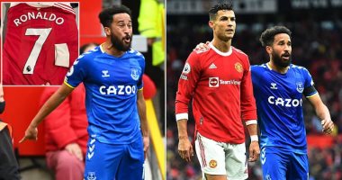 نجم إيفرتون: طلبت قميص رونالدو وتجاهلني 4 مرات
