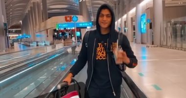 مصطفى محمد والننى يصلان إلى مطار القاهرة تمهيدا للانضمام للمنتخب.. صور