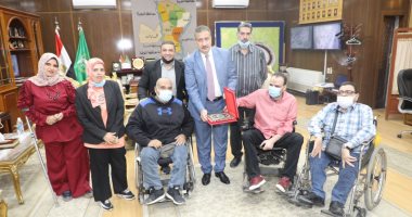 محافظ المنوفية يلتقى وفد ذوى الهمم لبحث مطالبهم