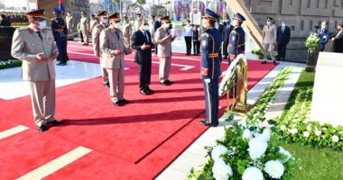 أخبار مصر.. الرئيس السيسى يضع أكاليل الزهـور علـى قبـر الجنـدى المجهـول والسادات وعبد الناصر