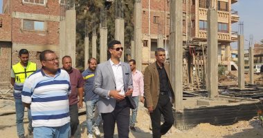 نائب محافظ القليوبية يتفقد مشروعات مبادرة "حياة كريمة" بشبين القناطر.. صور