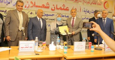 رئيس جامعة الزقازيق يشهد حفل ختام تدريب طلاب الصيدلة الإكلينيكية