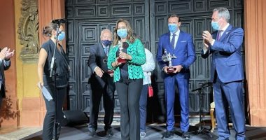 عمدة أشبيلية يكرم محافظ دمياط خلال مشاركتها بمنتدى الحكومات المحلية