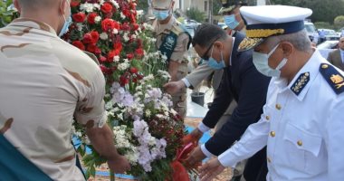 محافظ الدقهلية يضع إكليلا من الزهور على النصب التذكارى احتفالا بذكرى أكتوبر.. صور