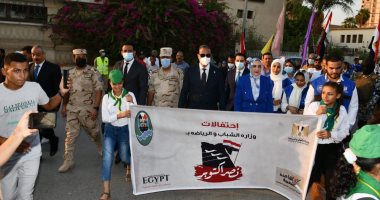 محافظ الفيوم يشارك 500 شاب وفتاة مسيرة رياضية احتفالا بذكرى نصر أكتوبر.. صور