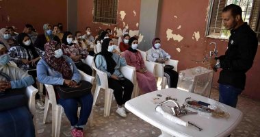 تدريب فتيات مركز شباب طما بسوهاج على المبادئ الأولية فى السباكة