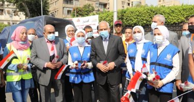 شباب الجيزة يصطفون بديوان المحافظة لتحية العلم احتفالا بانتصارات أكتوبر