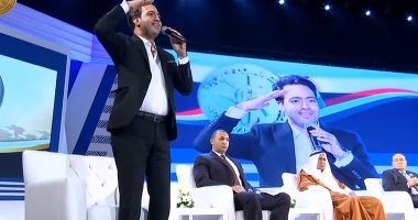 الشاعر عبد الله حسن يلقى قصيدة "حكايتك يا مصر" خلال الندوة التثقيفية