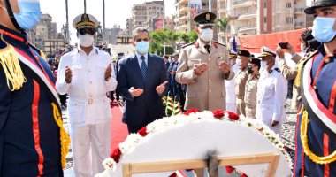 محافظ الغربية يضع إكليل الزهور على النصب التذكارى للجندى المجهول.. صور