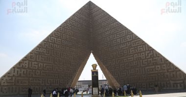 توافد أسرة السادات ومواطنين على النصب التذكارى لإحياء ذكرى نصر 6 أكتوبر